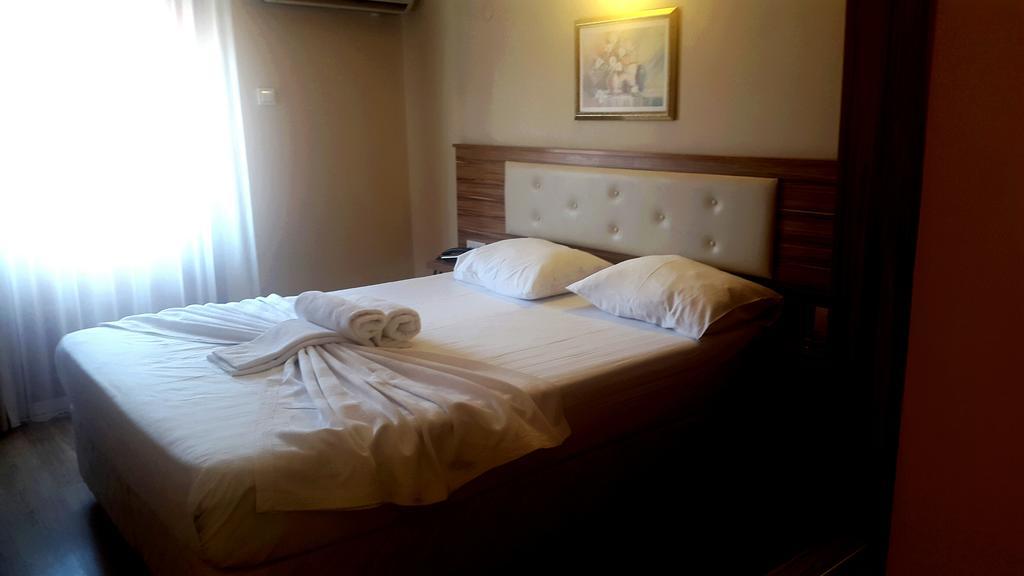 Aziz Arslan Hotel Ayvalik Exterior photo